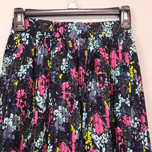KIMCHI Blue Black & Pink Floral Hi Low Skirt - Picture 2 of 8